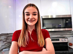 Hot Delivery Girl Doesn't Want A Bad Review