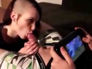 Hot punk chick makes gamer BF cum in her mouth